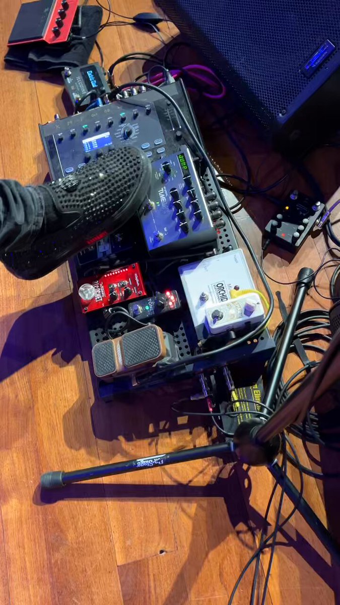 What a night! Beautiful sound Mike Dawes His tone is so beautiful! D'Addario I was so lucky to see his set up. It’s so clever! Unbelievable! Not only I could see his show again but also Mike invited me play! Amazing! You know this song? John Mayer PRS Guitars