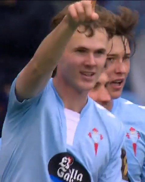 ⚽🎊🎉 ¡DELIRIO en el ABANCA-Balaídos! 💙 ¡El RC Celta le da la vuelta al encuentro con el tanto de Williot Swedberg! #CeltaRealBetis | #LALIGAEASPORTS | #LALIGAHighlights