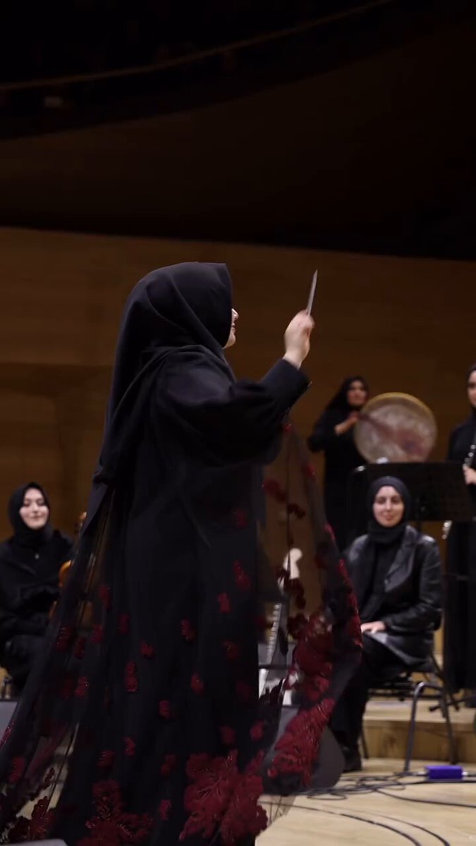 Ankara Kadın Orkestrası, Pir Sultan Abdal'a ait "Ötme Bülbül" deyişini çalıp seslendirdi. Ötme bülbül ötme, şen değil bağım Dost senin derdinden ben yana yana Tükendi fitilim eridi yağım Dost senin derdinden ben yana yana