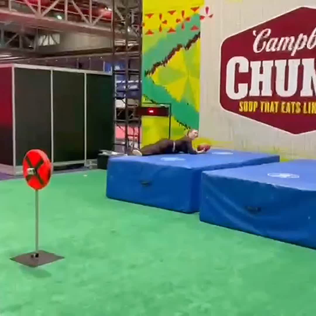 The Phoebe Schecter spike ™️