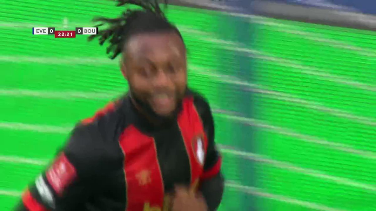 JAJA, insólita la técnica de Antoine Semenyo para patear el penal. 😅