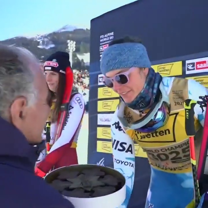 GOLD FOR BREEZY JOHNSON AT WORLD ALPINE SKIING CHAMPIONSHIPS. 🥇🇺🇸 With a run of 1:41.29, she becomes the first American to win a world downhill title since Lindsey Vonn in 2009! 📺 Continuing coverage on NBC and Peacock | Courtesy: