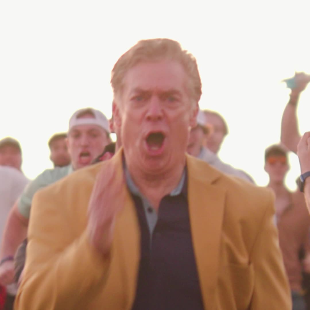 SHOOTER MCGAVIN STEALS HAPPY GILMORE'S GOLD JACKET AT THE WM PHOENIX OPEN 16TH HOLE