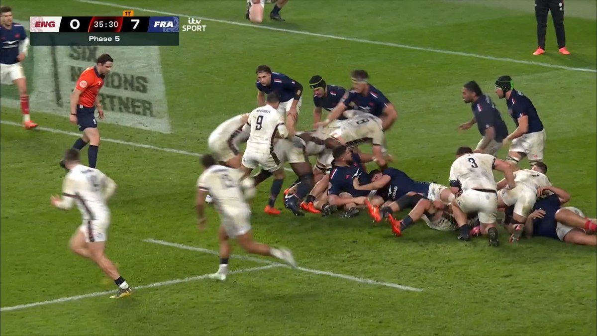 🏴 TRY FOR ENGLAND! 🏴 England are patient and work the ball to Ollie Lawrence who goes over under the sticks! #ITVRugby | #GuinnessM6N