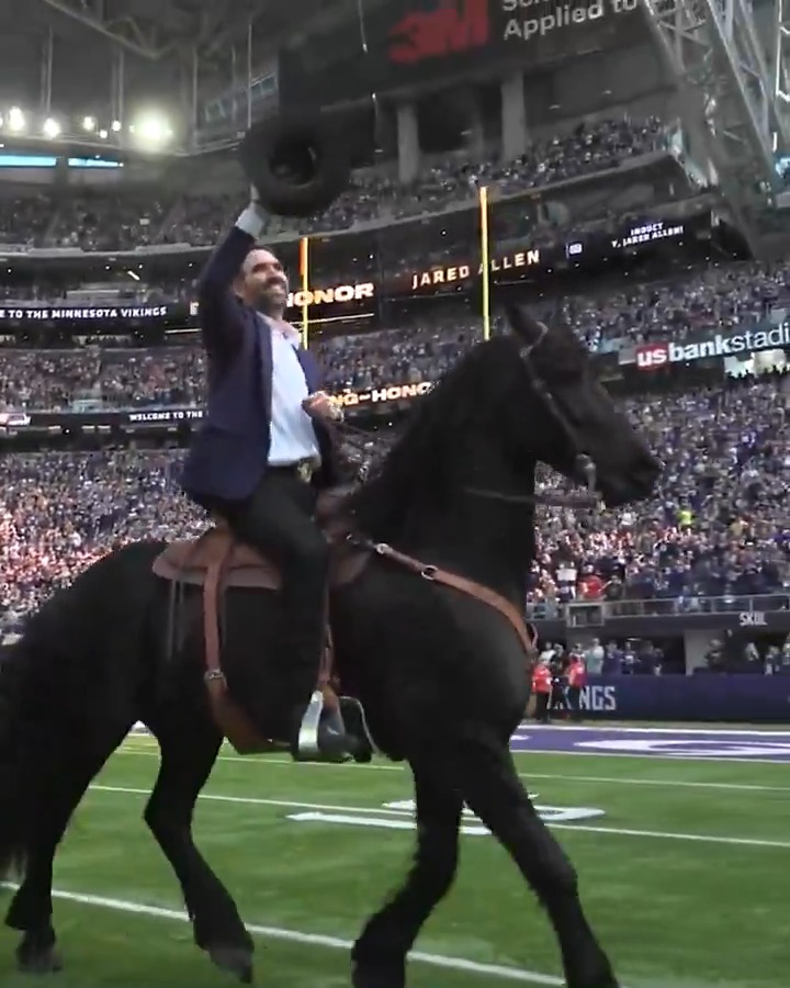 .Pro Football Hall of Fame has an inductee ever ridden in on a horse before? Asking for a friend.