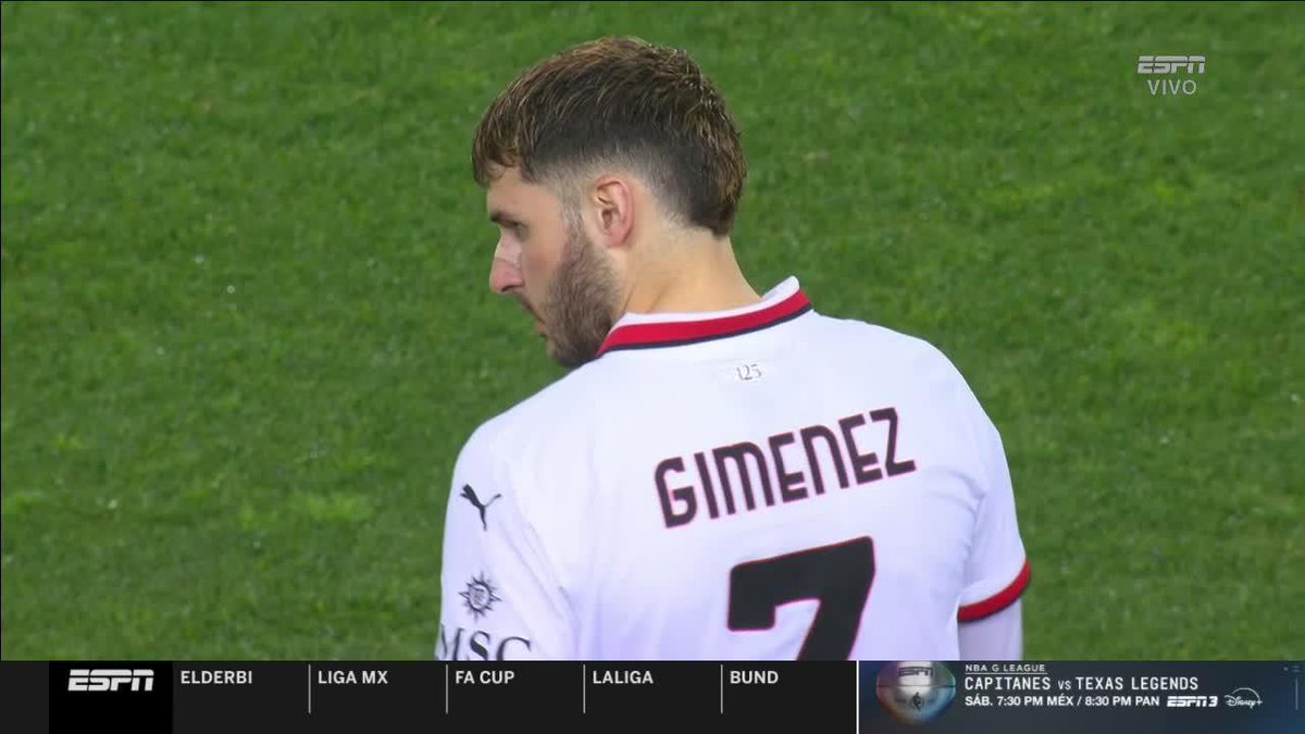 ¡DEBUT DE SANTI GIMENEZ EN SERIE A! 🇲🇽 El mexicano ingresó y tendrá todo el segundo tiempo para mostrarse por primera vez en la liga italiana. Síguelo por ESPN y #DisneyPlus