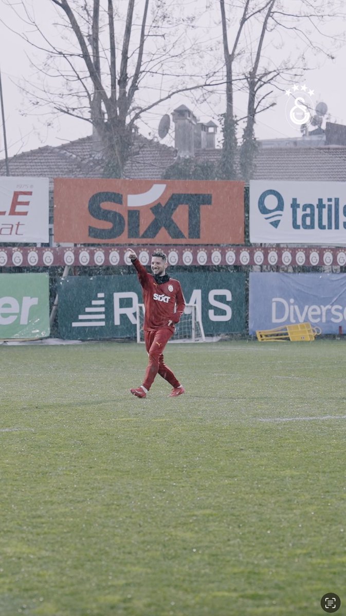 Bir Dries klasiği. 🤩 🎥 Günün Antrenmanı - 8 Şubat 2025, Galatasaray YouTube Kanalı’nda yayında! 👇