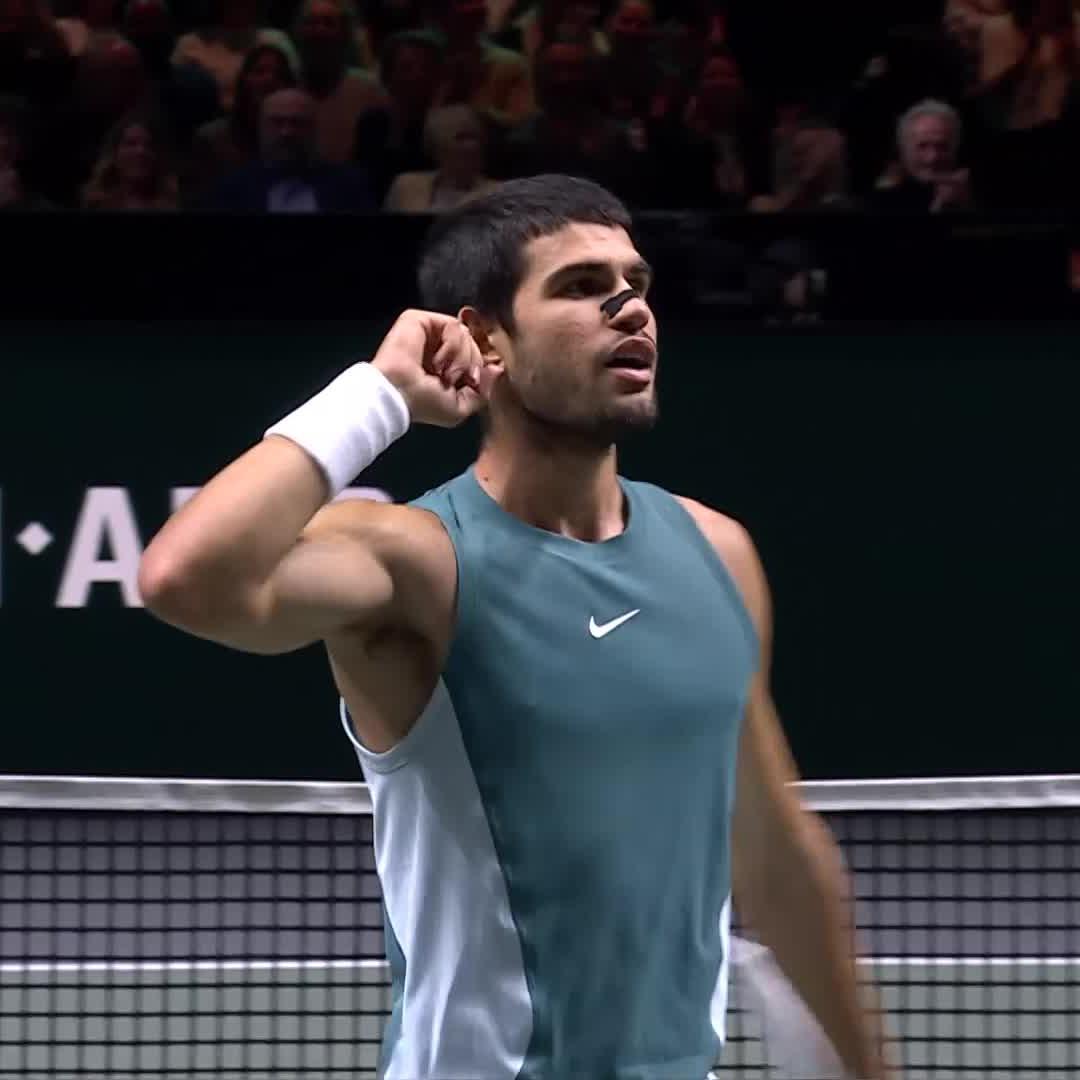 Carlos Alcaraz & Hubi Hurkacz are playing video game tennis right now. Ridiculous hands at the net from Carlos. Unreal lob from Hubi. What a match. 😮💨