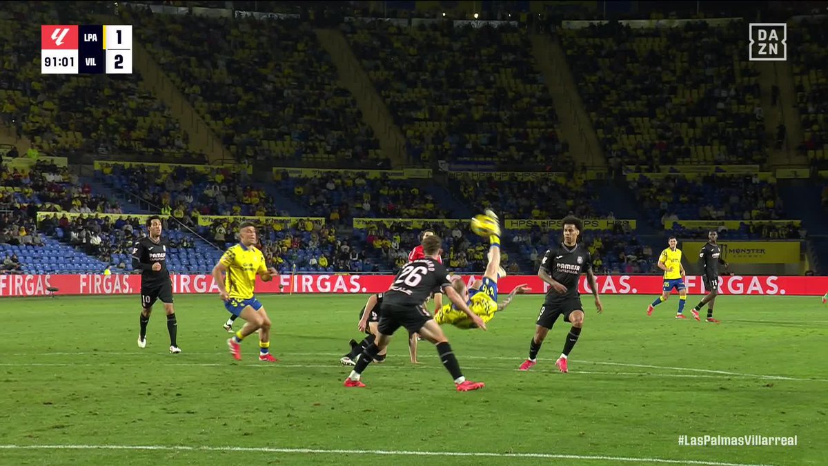 Si marca esa chilena McBurnie, lo sacan a hombros del estadio 🤯 #LALIGAenDAZN ⚽