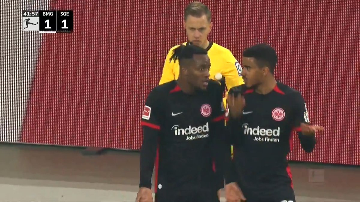 Michy Batshuayi'nin Eintracht Frankfurt kariyeri gergin başladı.
