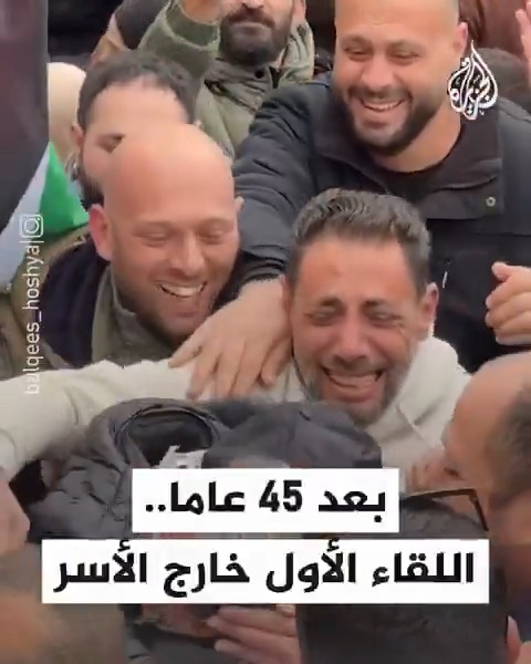 بعد 45 عامًا.. الأسير شادي البرغوثي يحتضن والده لأول مرة خارج الأسوار حيث لم يتلقِ به منذ ولادته إلا مرة واحدة داخل سجون الاحتلال!