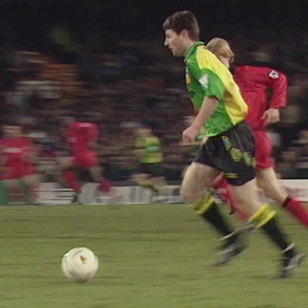 🎞️ | Cantona control and volley ☄️