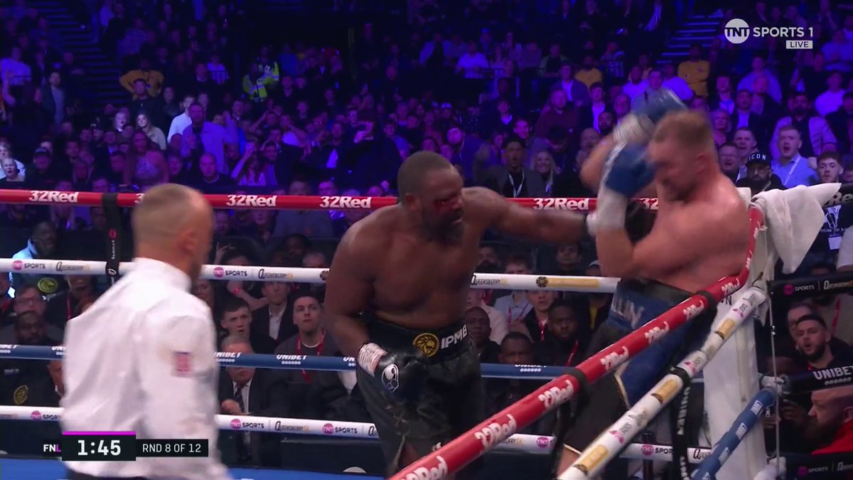 WAR CHISORA 💥 Derek Chisora 🥊 has Manchester on their feet in the eighth! #ChisoraWallin | LIVE on TNT Sports & discovery+ UK