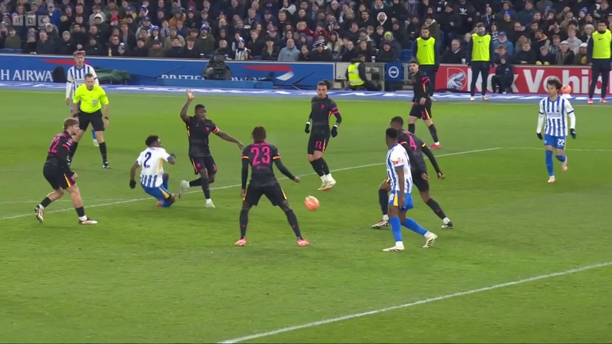 ✋✋ Two handball shouts for Chelsea... neither are valid, says Rob Green ❌ #FACup