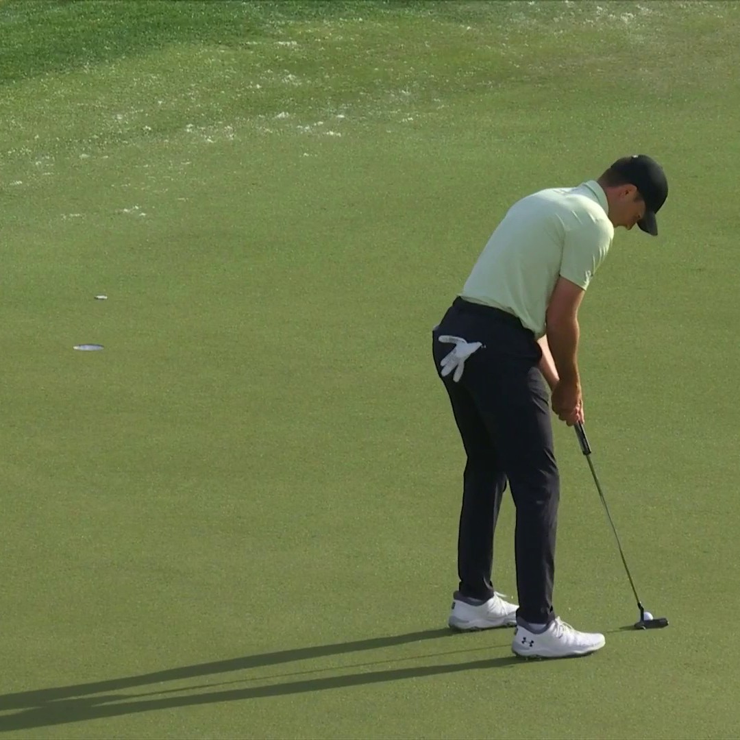 Jordan Spieth saves par on 18 for T-2 position and back-to-back bogey-free rounds. 🫡 📺 CBS