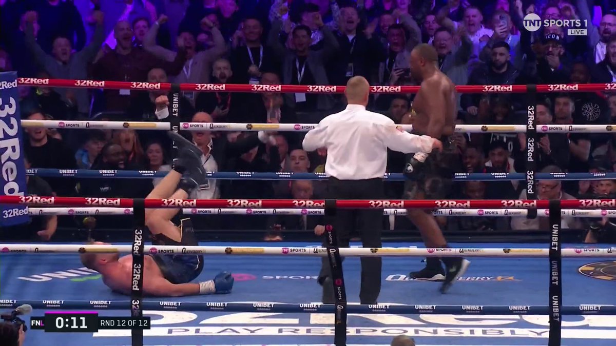 DEREK CHISORA KNOCKS OTTO WALLIN DOWN AGAIN 💣 Derek Chisora 🥊 lands a big second knockdown at the end of the fight! #ChisoraWallin | LIVE on TNT Sports &amp; discovery+ UK