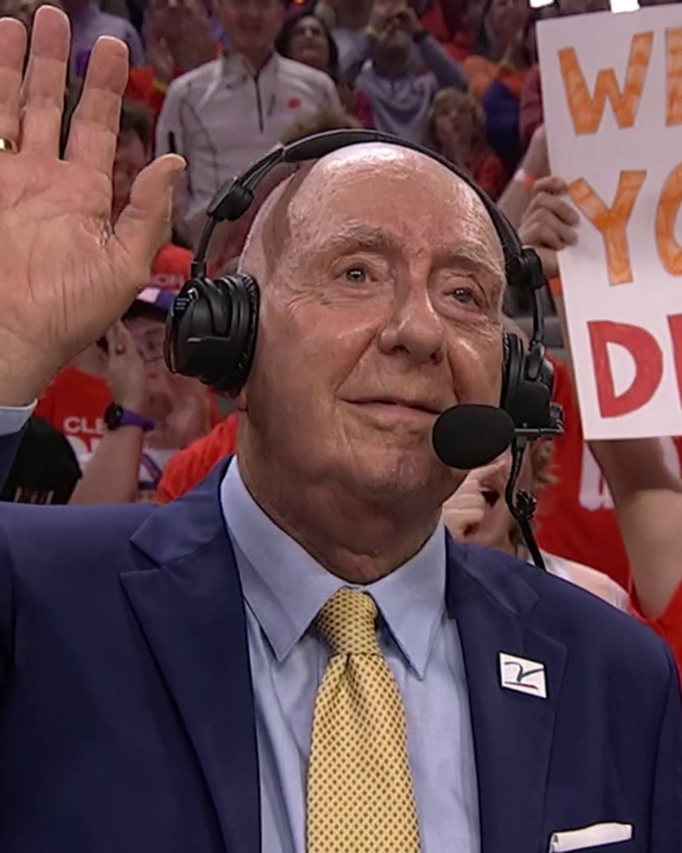 WELCOME BACK, DICKIE V! Dick Vitale gets a standing ovation in his return after cancer took him away from the broadcast booth for two years ❤️
