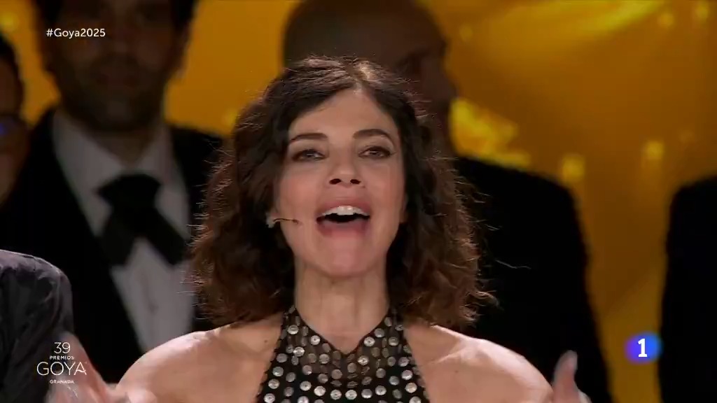 "Es muy tarde, esto es muy largo. Ya, venga, todos fuera. ¡Viva el cine español!" #Goya2025