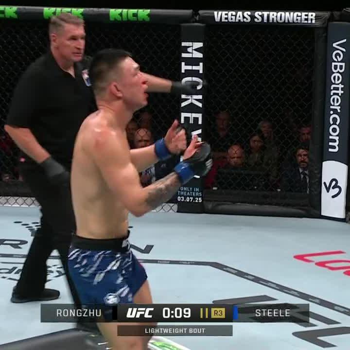 THEY WERE SWINGING FOR THE LAST 10 SECONDS OF THE FIGHT 😳 #UFC312
