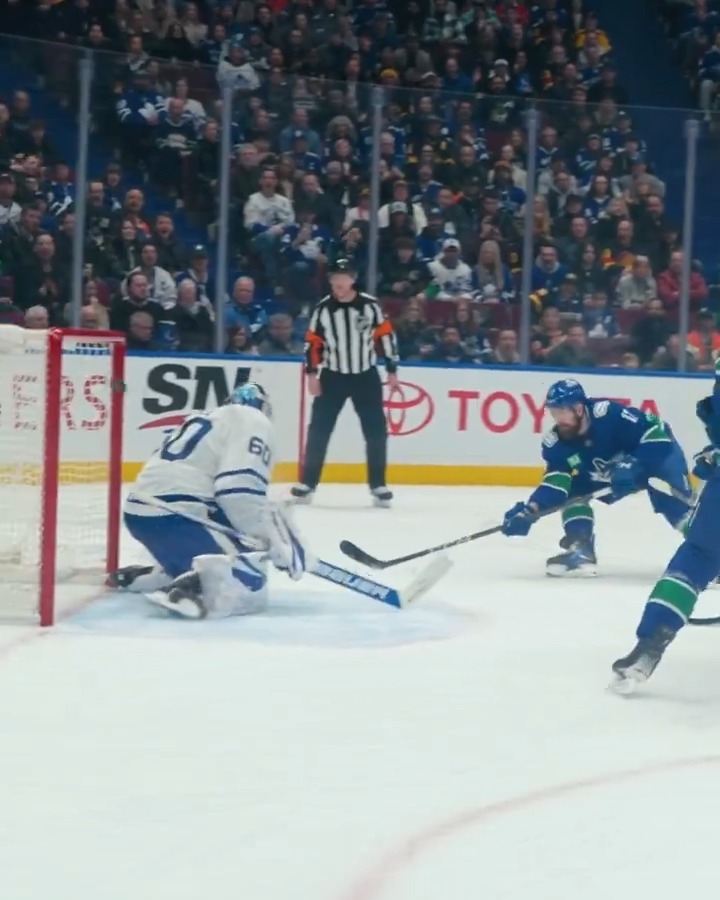 Another angle of this ridiculous assist from EP40 👀 Via: Vancouver Canucks