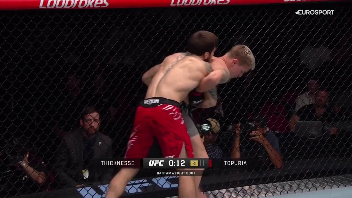 El suplex de Aleksandre Topuria para cerrar un primer asalto perfecto. #UFC312 #UFCMax