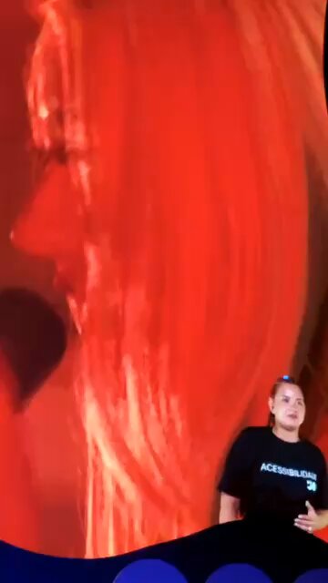 Christina sang Say Something SOLO for the first time ever omg