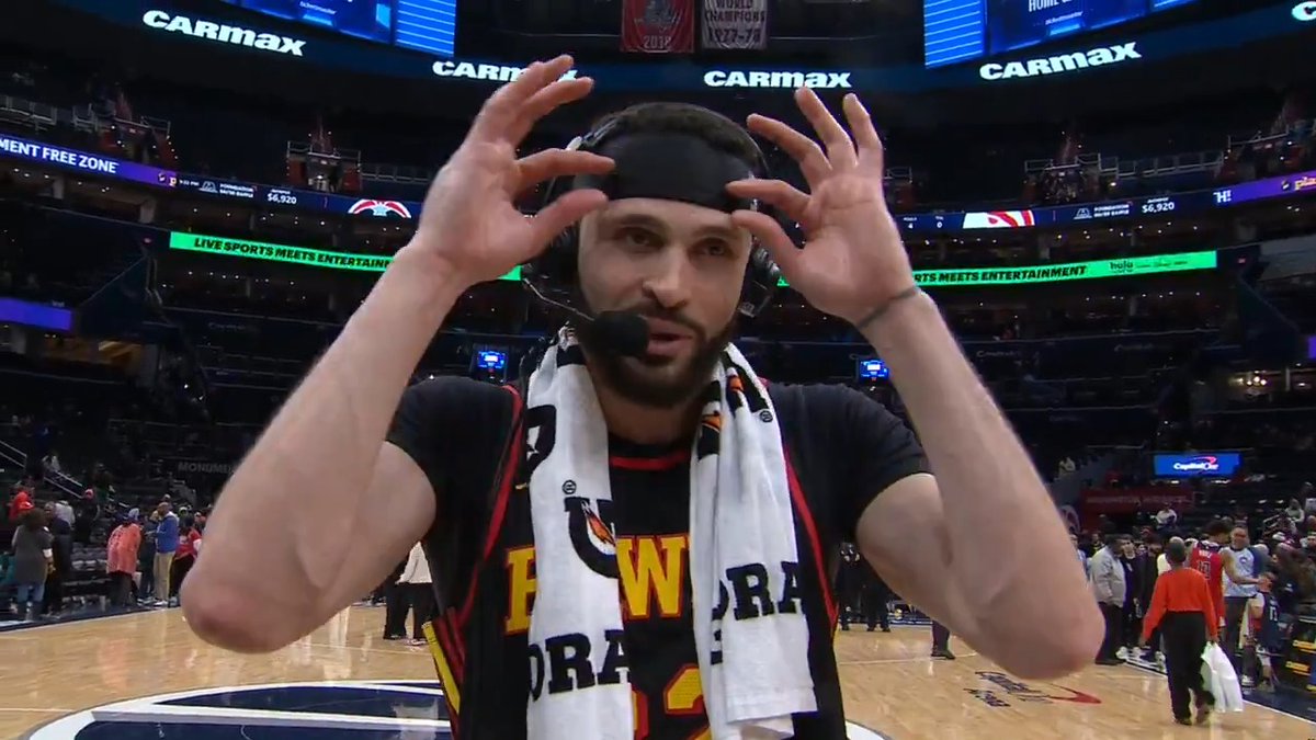 Larry was NOT about to let O get credit for starting the headband Hawks 😂😂