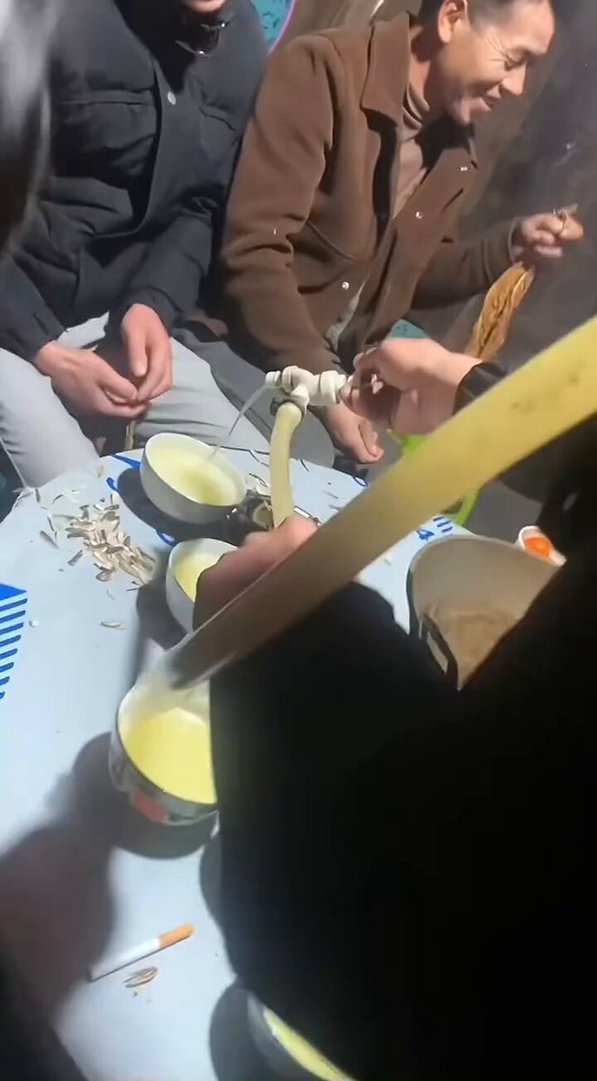 云南人到底有多爱喝酒多能喝？ 管子直流？自来酒……没什么度数，随便喝🤣🤣