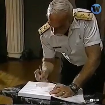 Las cosas como fueron compatriotas, Recordemos a los militares que cometieron traición a la patria, al arrodillarse a Montesinos y Fujimori, y firmaron el "Acta de Sujeción" a la Dictadura. Tubino y Montoya Prohíbo olvidar,