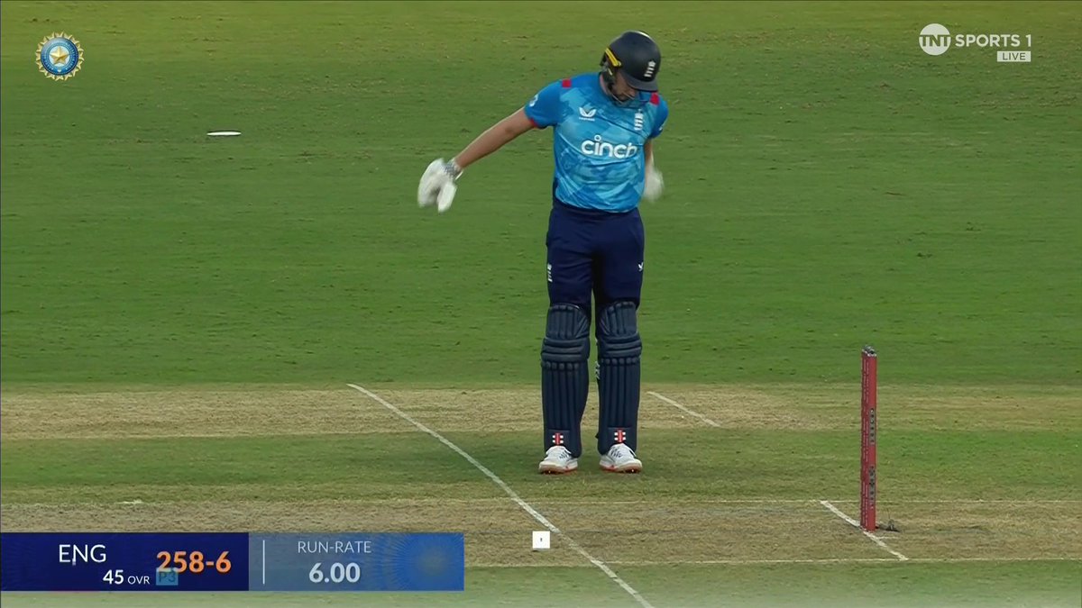 Jamie Overton doesn’t last long. Jadeja finishes with 3️⃣-3️⃣5️⃣👏🏻 📺 Watch #INDvENG on TNT Sports & discovery+ UK