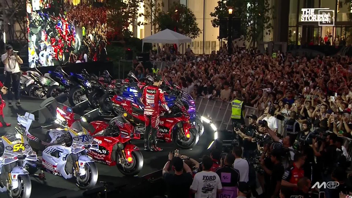 La noche de Bangkok 🇹🇭 El rugido de la Ducati 🔴 Las ganas de Marc Márquez y Pecco Bagnaia de que todo empiece 🙌🏻 #MotoGPLaunch #MotoGP 🏁