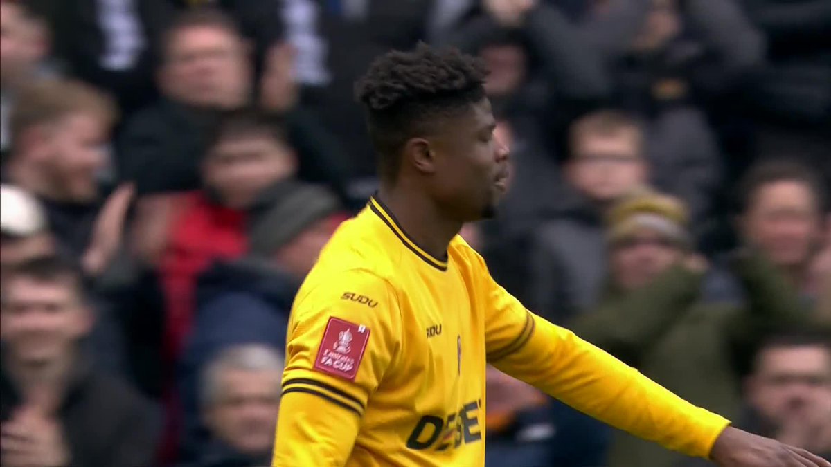 Under pressure? No problem for Emmanuel Agbadou of Wolves 😮‍💨 #EmiratesFACup