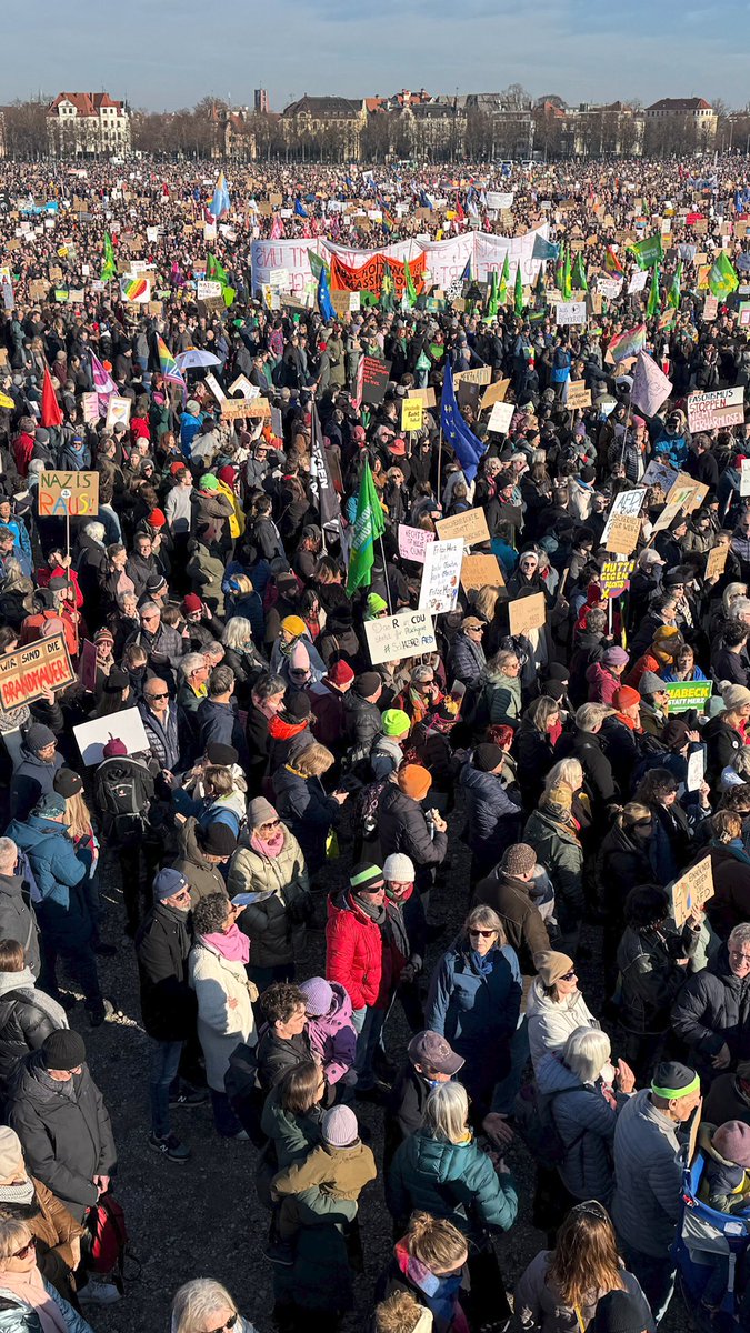 Massive demonstrations against right-wing extremism took place across Germany over the weekend. In Munich, at least 250,000 people took part in the protests, according to the police. Similar protests were also reported in Nuremberg, Rostock and Bremen.