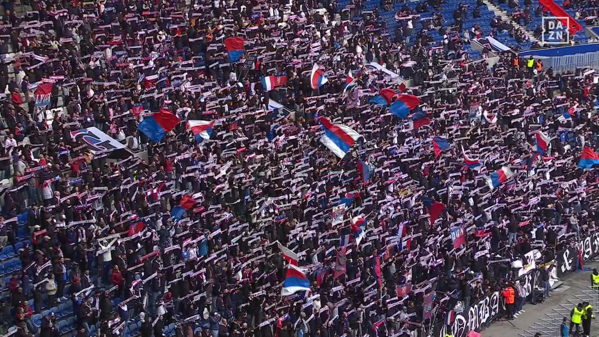 🤩 | L’hymne de l’Olympique Lyonnais retentit avant la rencontre face au Stade de Reims ! 💪🔥 #OLSDR 👉 Suivez le match ici :