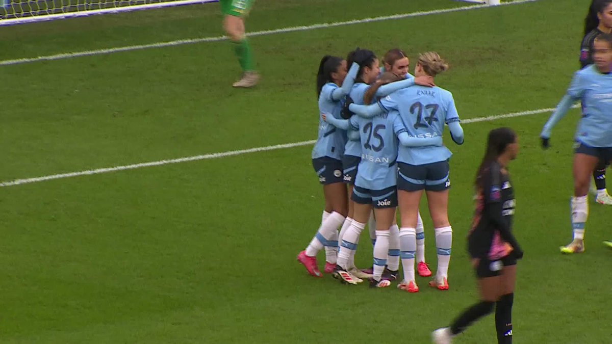 Rolling the ball into the back of the net and Leila Ouahabi scores in the #AdobeWomensFACup for Manchester City Women 💫