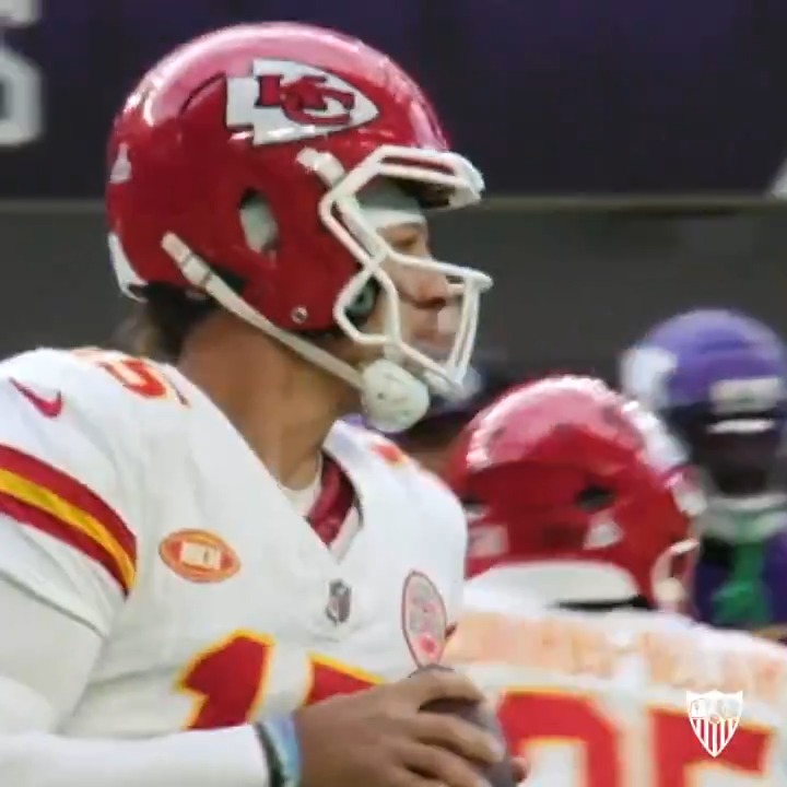 ⚪️🔴 Good luck, Kansas City Chiefs! 👏🏻 ⚽️ 🤝 🏈 #superbowl #nfl
