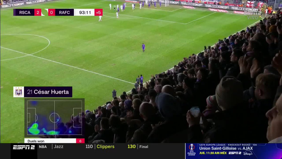 César Huerta salió al 89’ tras haber dado una asistencia. El atacante mexicano fue coreado por la afición de Anderlecht 🇧🇪. Poco a poco se va ganando al publico con grandes actuaciones. Ya suma dos asistencias y un gol. “Oeee, oeee, Chinooo”.🗣️🇲🇽
