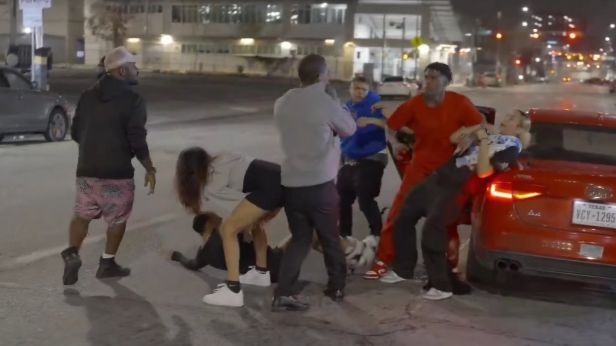 Crazy Brawl Breaks out in road Downtown ATX 2-7-2025 #fight #austintx