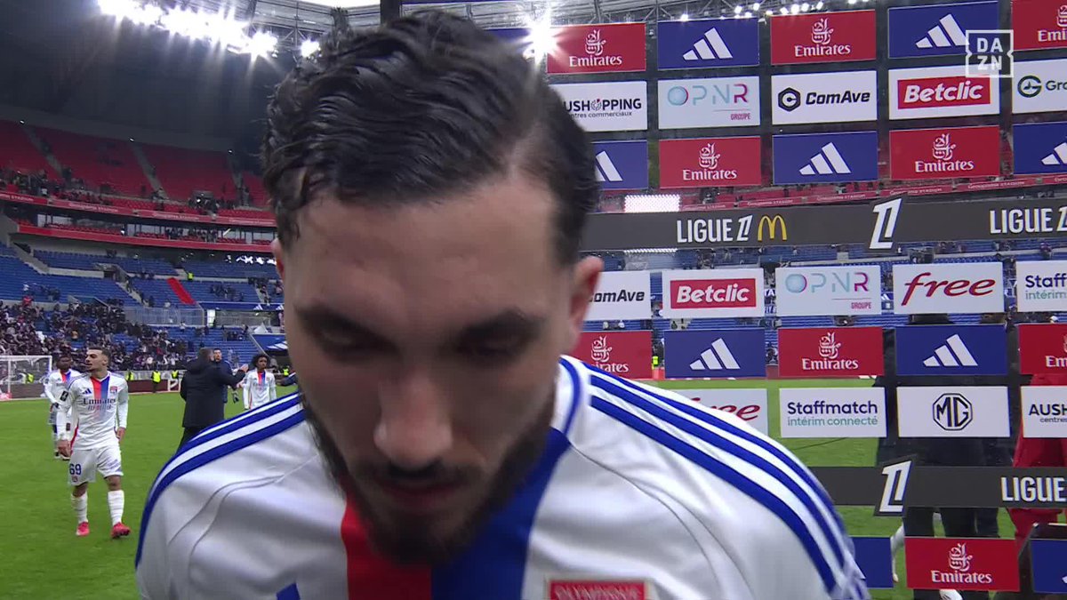 Rayan Cherki 🇫🇷 au micro de DAZN France après la victoire de Lyon face à Reims : « C’est un bon match, mais avec les capacités qu’on a, on peut faire nettement mieux ! 🗣️ Après, je l’ai déjà dis et je le redis, la pelouse nous aide pas. »