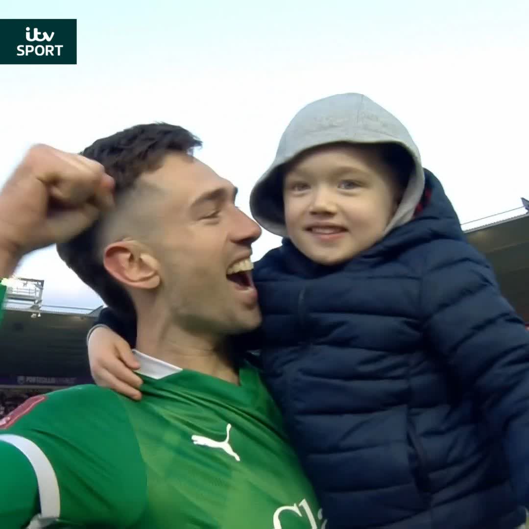 Absolute wholesome alert with Ryan Hardie and his son 🥹 #EmiratesFACup | Plymouth Argyle FC