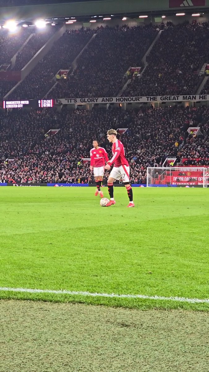 Bringing us level minutes after coming on — that's our Josh Zirkzee 👊 #MUFC || #FACup