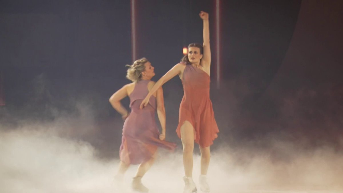 ⛸️ #Stade2 | À jamais les premières ! 😍 C’est un duo inédit ! Cette semaine, deux femmes, Gabriela Papadakis et Madison Hubbell, ont dansé ensemble sur la glace de Zurich : la Française, championne olympique en 2022 avec Guillaume Cizeron, espère ainsi changer les mentalités