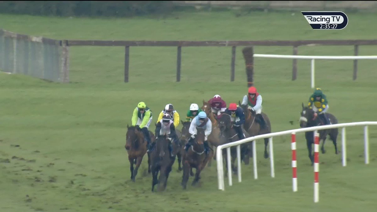 Genuinely don't think I've ever seen this before 🤣🤣🤣🤣 He's jumped that like a show-jumper 🚀 🎬 Racing TV