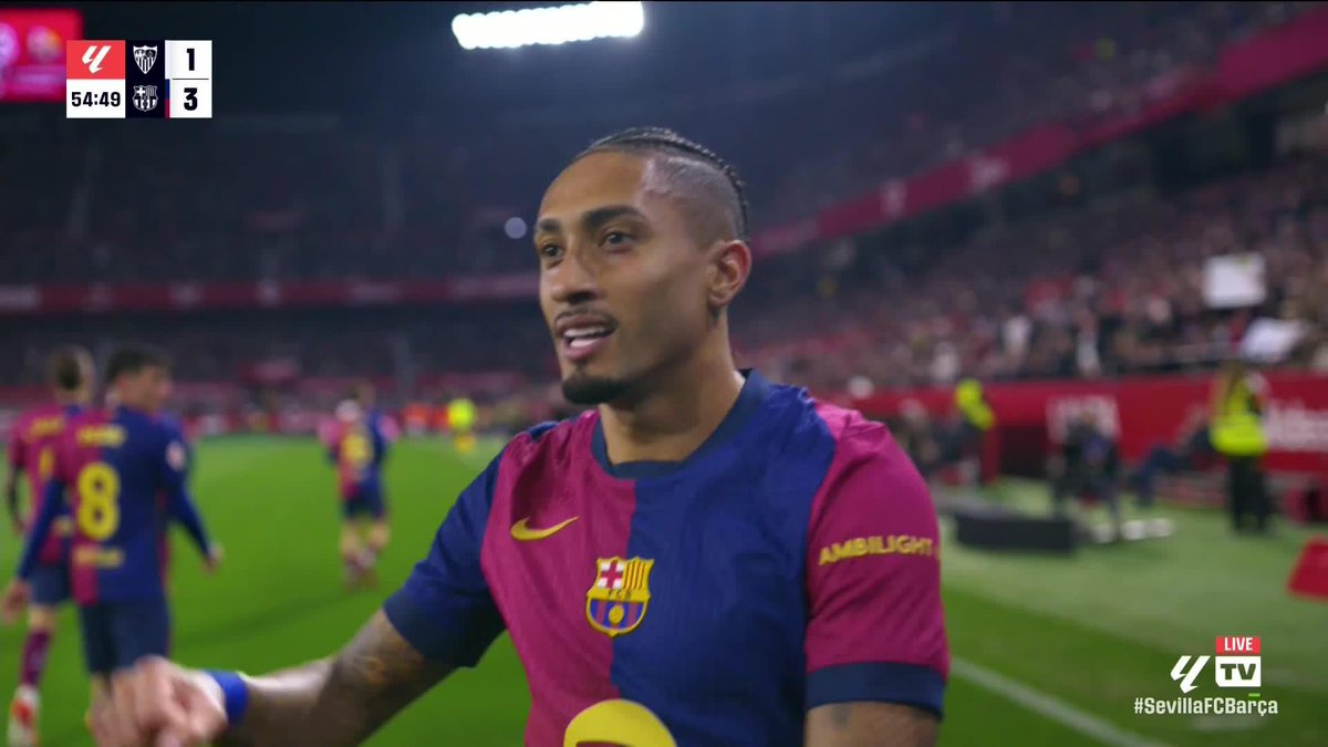 What a goal by Raphinha 🇧🇷 The Brazilian with a top quality strike from outside of the box to make it 3-1 👏