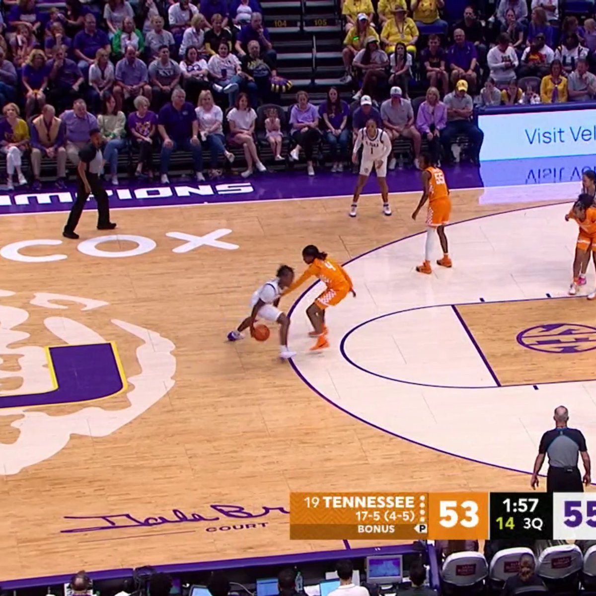 Kailyn Gilbert put on an absolute clinic against No. 19 Tennessee 😮‍💨 The LSU Women's Basketball guard scored 15 of her game-high 23 Pts in the 3rd quarter 😳