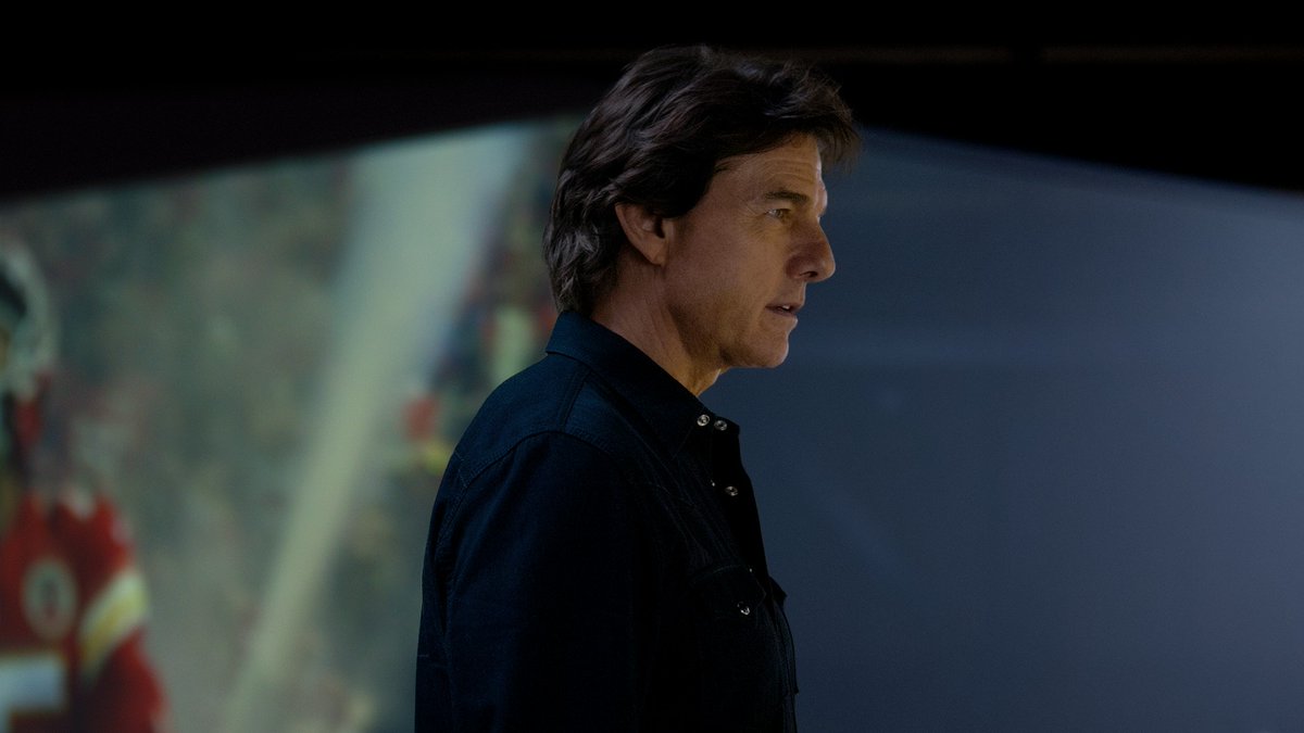 “The long winding road here has all led to this.” Tom Cruise welcomes us to Super Bowl LIX 💪