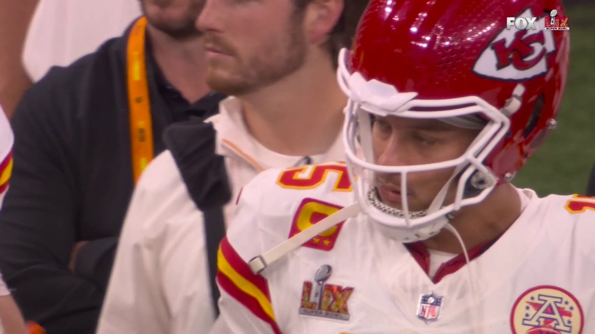 Erin Andrews describes the mood on the Chiefs sideline ⬇️