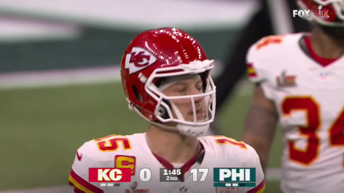 MAHOMES PICKED OFF AGAIN ‼️ ZACK BAUN DOVE FOR THE INT 😳 📺 FOX