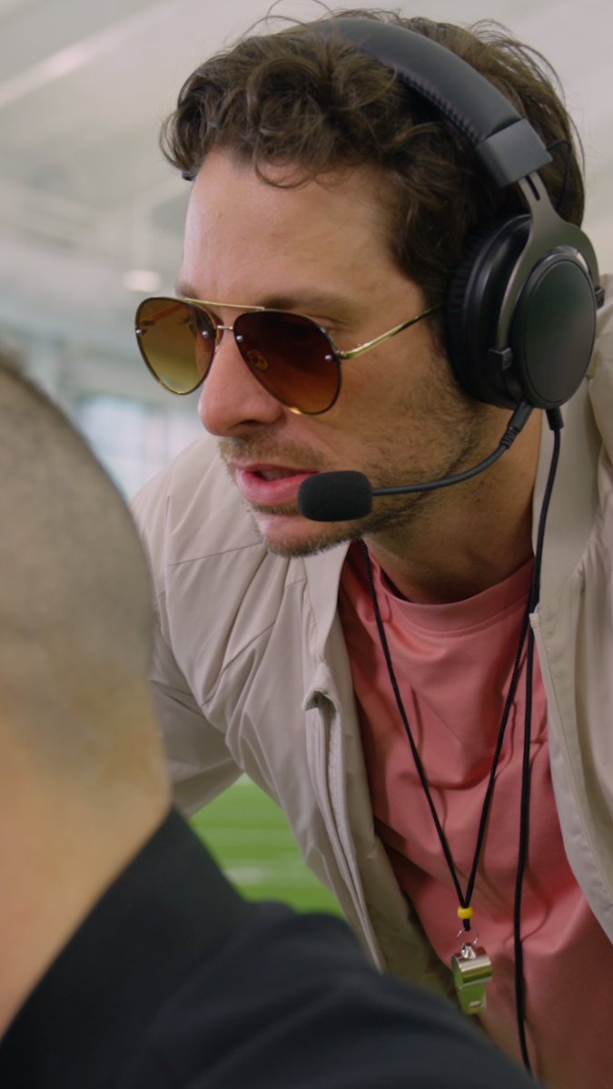 The challenge: Build an agent with Agentforce to solve a real-world business problem. The twist: They only had a halftime to do it. 🏈⚡ See how fast it is to create your first AI agent on @Trailhead: