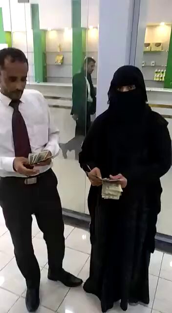 طلع في ناس ثانيين يا الفت قلت انه فقط ابنك يضرط الأشقاء اليمنيين وين عمو علي البخيتي هذه تستحق منك لفته كريمه سع امل المليكي ادخل اجبر بخاطره اكتشفت ان عمو علي يجبر خواطر بنات كثير في تويتر والسناب و الفيس عنده طاقه ايجابيه كبيره لو تكتشفك امل انها تبيعك جنب فلتر الماء